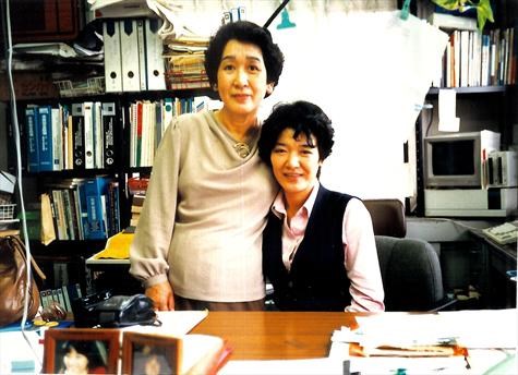 Yasuko and her elder sister Seiko