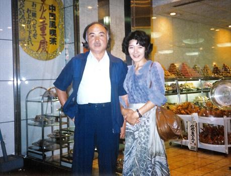 In front of a sweets shop in Chinatown with her husband Muneharu