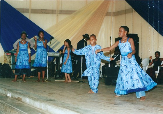 Oreofe & Adeoto, Iyetade's children - a special dance for granny's birthday