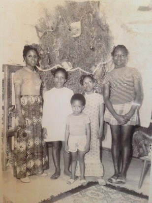 way back.. with our aunty Dupe, Iyetade, Makin, Peyi and Moremi at Christmas in U.I