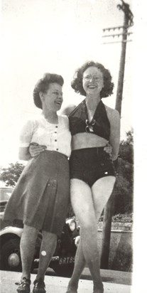GrandAunt Lily & Mum in Felixstowe (1949)