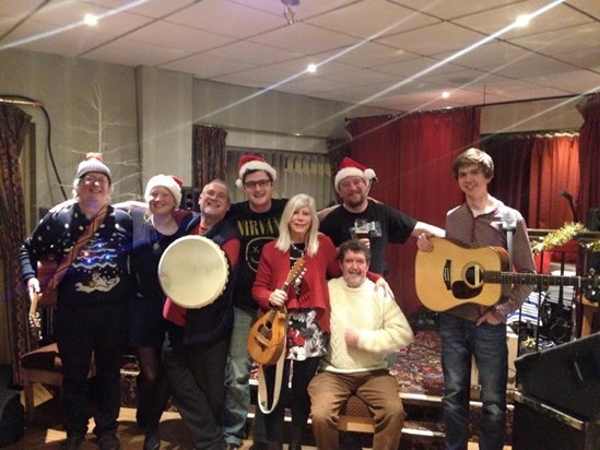 A wonderful photo from a brilliant Christmas buskers night! 