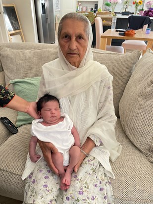 Bibi ji meeting mahnie for the first time