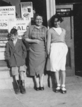 With Mary and Aunty Hannah - thanks to Aileen O’Brien 