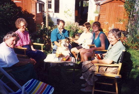 Barbara at Parkfield Road - Gordon, Becky, Duncan, Gloria Guest (James’ cousin) and friend Cordelia.