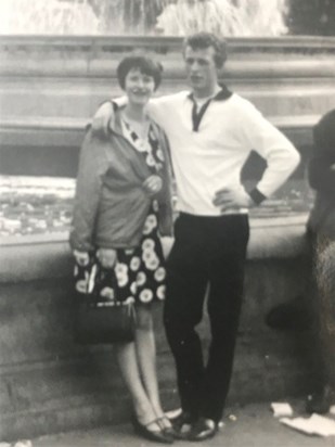 Ann & Tony at fountain