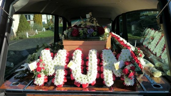 'Mum' Funeral Flowers