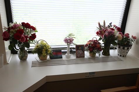 Many flowers many loves in Jiali's room of Calvary Hospital   7/17/10