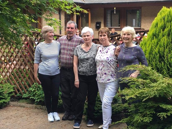 2B75BFDC EB5F 4D35 B0A0 AEF4A8BC3505Arthur with his sisters 2017