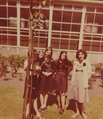 1976 Dudley Girls High School 2nd year 6th Form