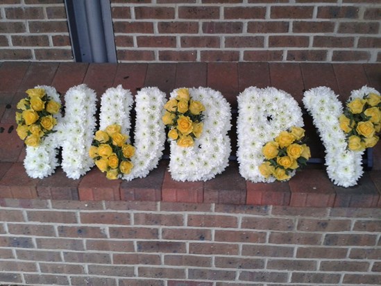 Yellow roses from mum, your best friend xxxx