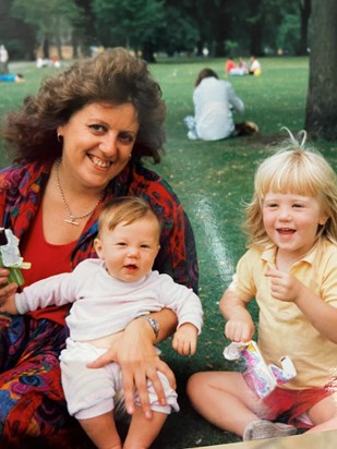 Gail’s visit to meet my girls in Windsor . Ice creams in Alexander gardens 