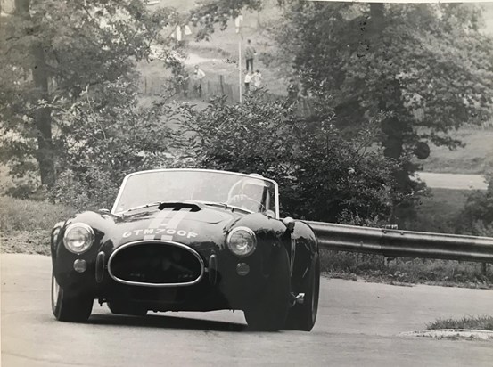 Hillclimbing in the 7lt Cobra