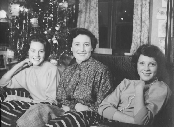 Doris, Jeanne, Pamela Smith c. 1958