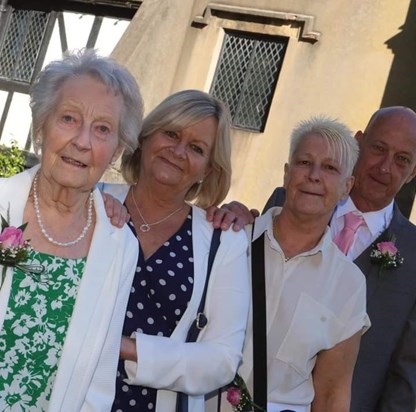 Mum,Yvonne,Debbie,Mark