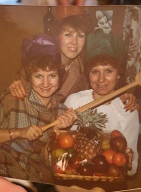 Wendy, Dilys & Annettte Christmas 1980