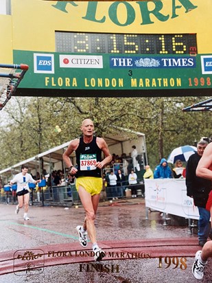 Dad absolutely smashing the London Marathon