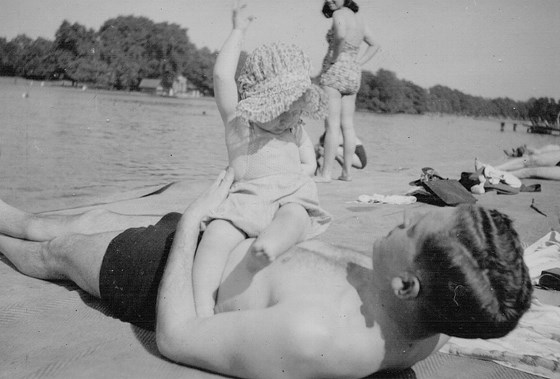 Wendy Brunton & John Graham Brunton age 14 months 1941