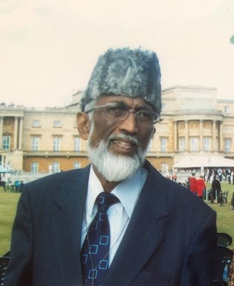 Baba at Buckingham Palace (Sunmer 2008)