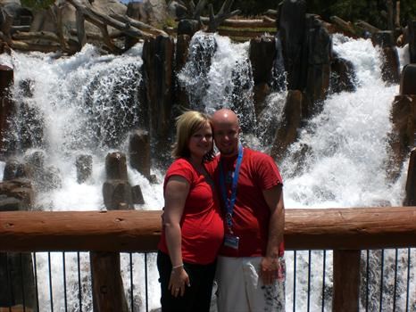 mommy and daddy in Disneyland 7 months pregnant