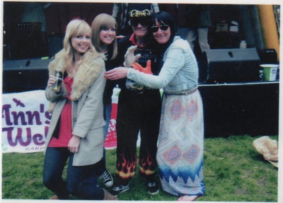 disco pete everyone wants be in the picture,bless xx you pete fabulous person . keep smiling R.I.P miss you so much.