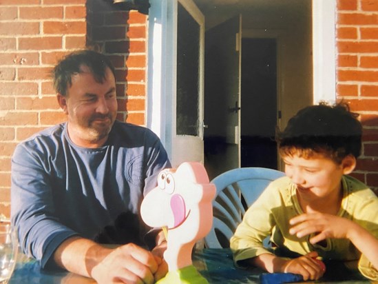 Vacances de Pauline chez tante Cess et oncle Chris qui avaient des jeux de société très drôles 