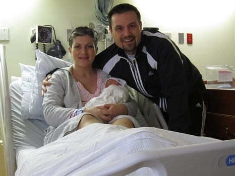 Onat ailesinin yeni uyesi: Alis hastanedeyken