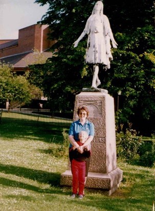 Jen and Craig aged 7 at Pocahuntas statue in Gravesend 1991