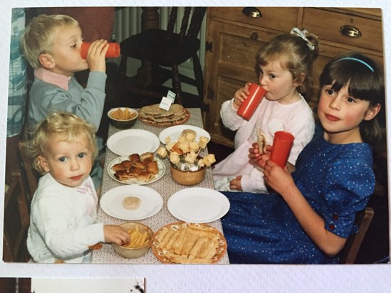Rachel (front left) with her sister and cousins, 1987.