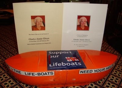 Mum's collecting Lifeboat