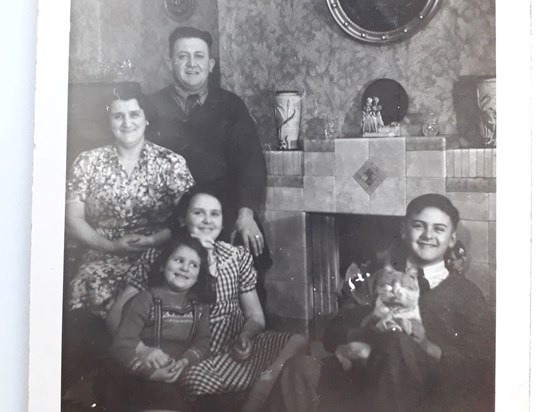 The Arthur Family (Jessie, Charlie, Gloria, Jean & Peter)