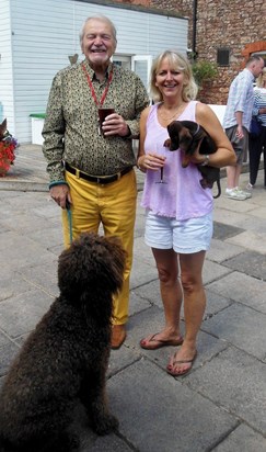 The most dapper of dressers, with his beloved Clicquot. 