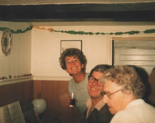 Kate & Tony & Kate's mother   Christmas sing along (1984)