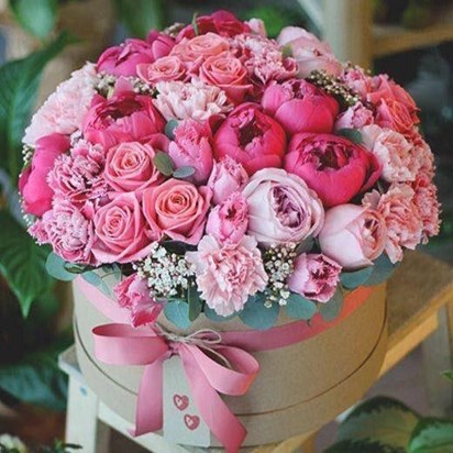 BOXFUL OF SPECIAL ROSES CUTEST