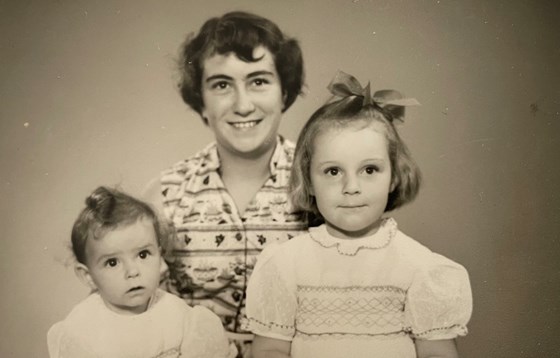 Gina with older sister Sue and younger sister Diane
