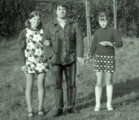 Vicky Verna Eddie at the church bus stop in Haslingfield going into town. Awe how cute is that. Happy Days and what short skirts!