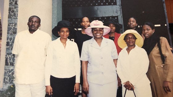 Front Row: Chuka Izuka, Mrs Emenike, Mrs Izuka, Mummy, Chinyere. Back row; Nneka, Deola, Ijeoma