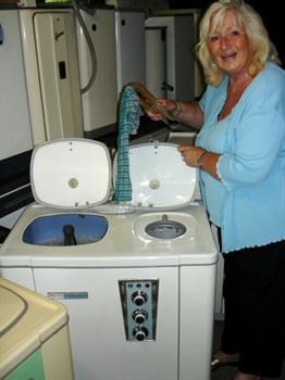 Aunt Ellen @ Mikes Washer Place using her first Servis Twinny!!