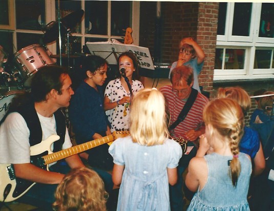 1999plons kindergarten, playing for the kids, parents and staff
