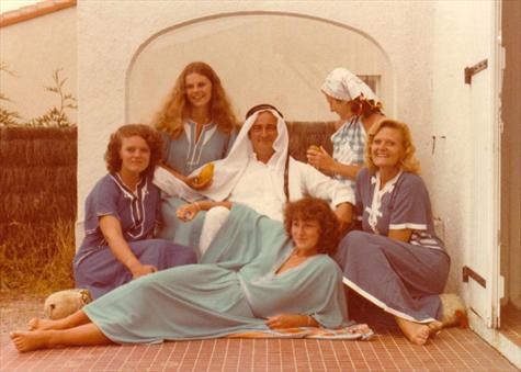 1980 summer Jean-Francois with his harem Francisca, Marion, Christine, Jenny and Betti