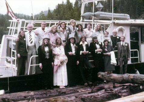 1980 family gathers for Karin + Jeremy's wedding