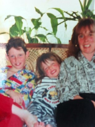 1980s Mum, Ol and Liz x