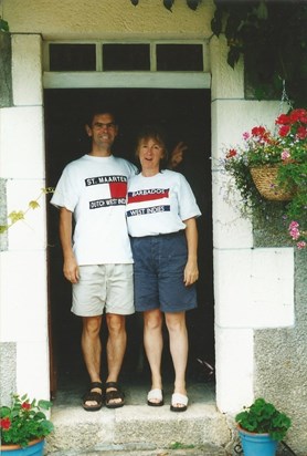 Tweedledum et Tweedledee: ‘Un appel photo tôt le matin à leur maison de français’ (c2000)