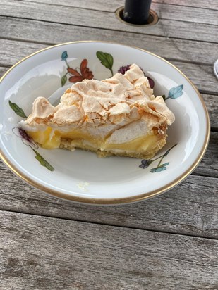 Grandma’s famous lemon meringue pie 😊