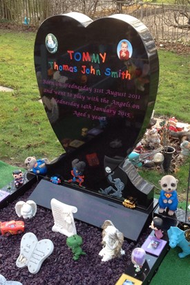 Tommys headstone