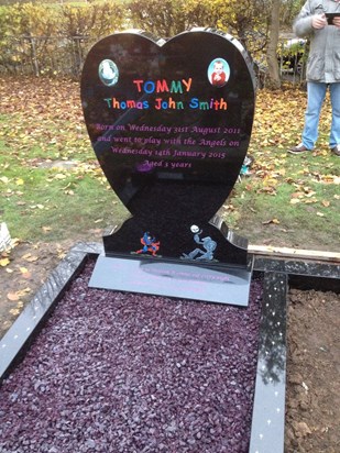 Tommys head stone 1st added
