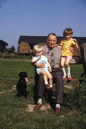 1966 05 Grandpa, Caroline, Nick and Pitch the dog