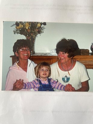 IMG 5004 Mary with her late sister Josie and her granddaughter Lilly,  USA 2004