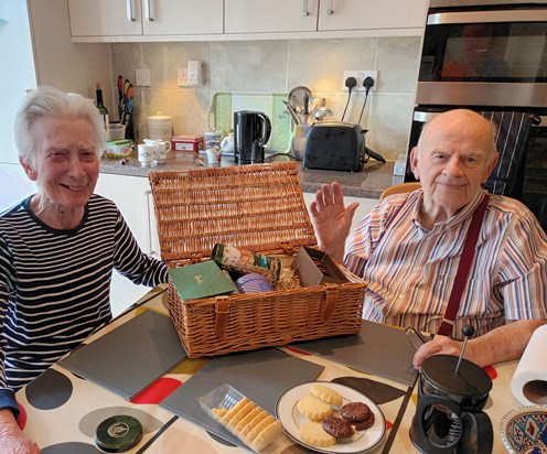 Ma n Pa at 121 Beeston at their happiest after lovely hamper delivery from grandchildren xmas 2022?