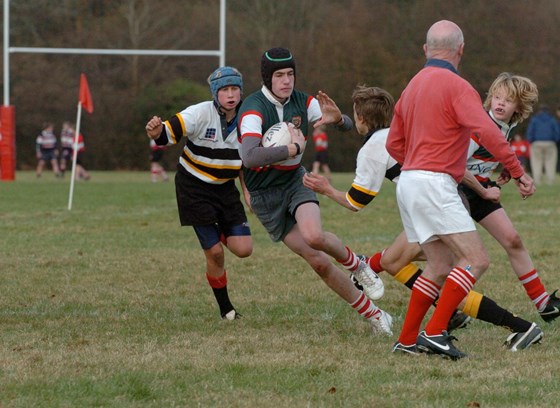 Laurie swerves into action to accelerate away and make a try
